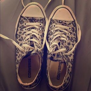 Leopard converse